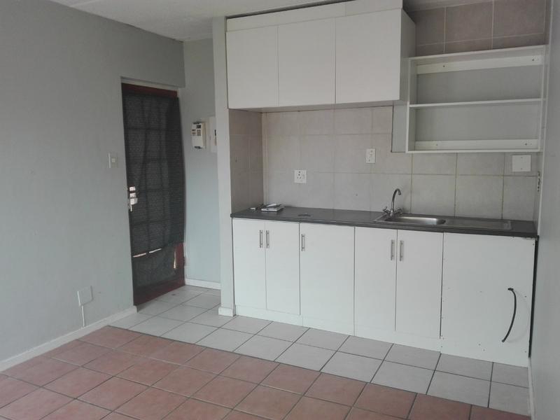 To Let 1 Bedroom Property for Rent in Guldenland Western Cape